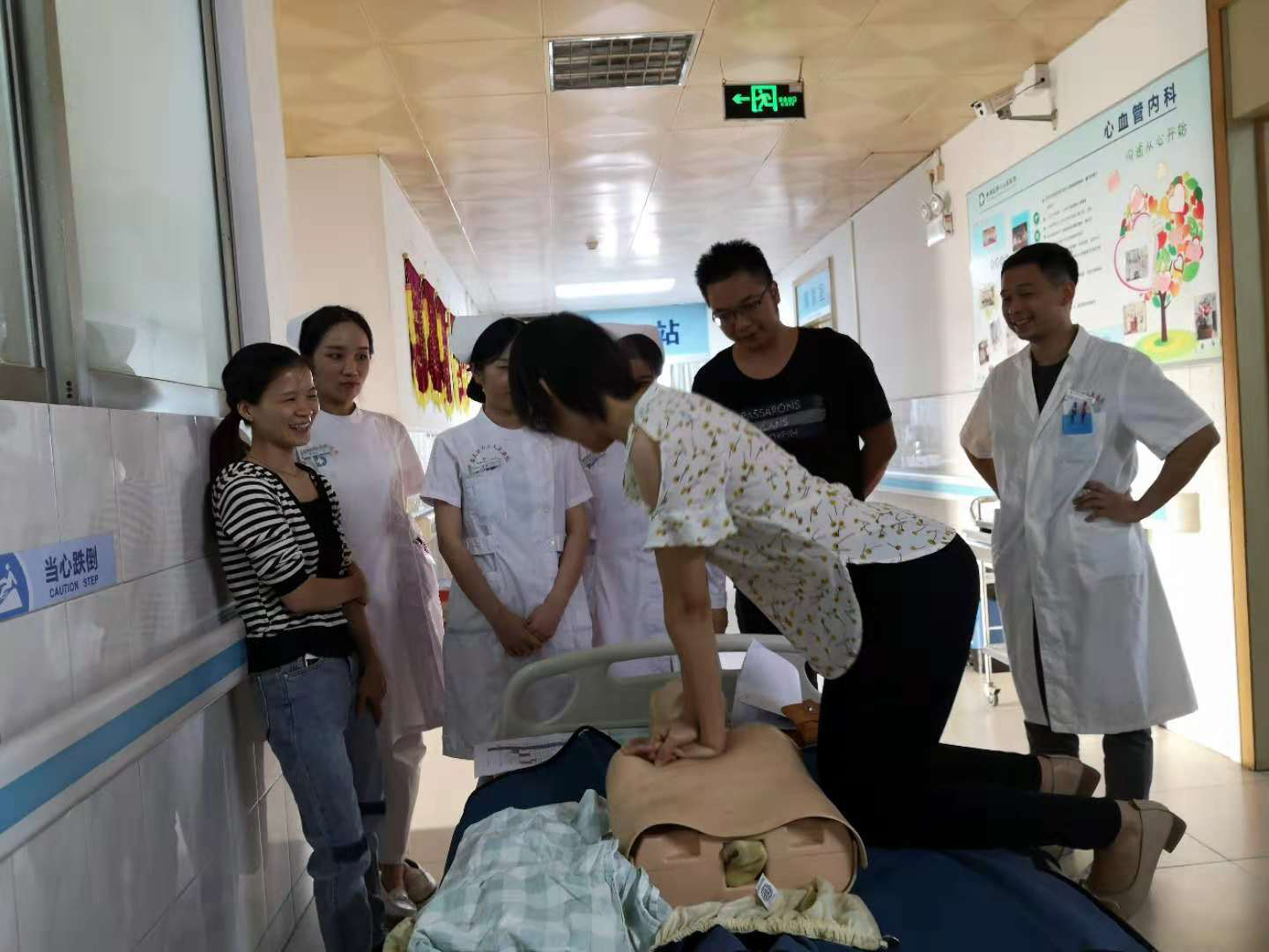 皇冠网址创新工作坊培训模式，狠抓“三基三严”考核强内功