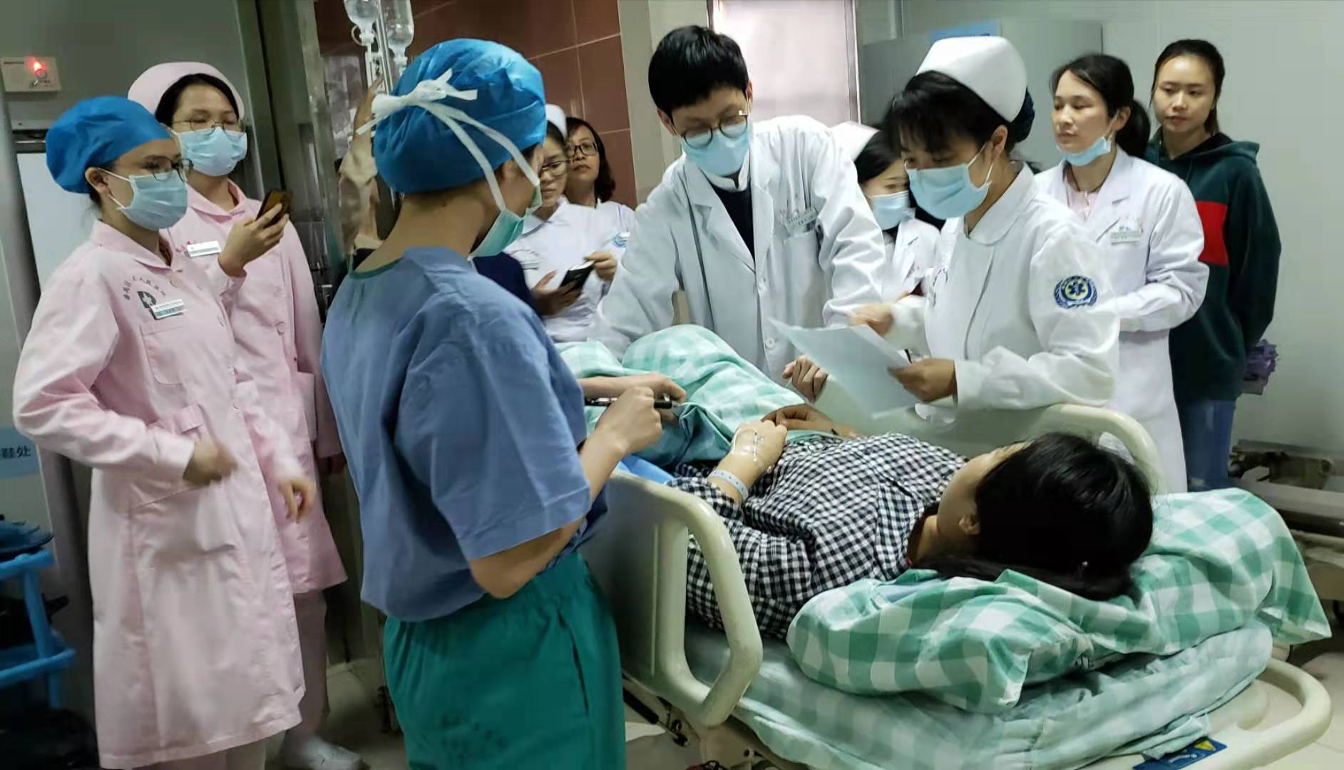 生死时速，守护有我&mdash;&mdash;皇冠足球网址
顺利完成院外发生脐带脱垂开通绿色通道的应急演练